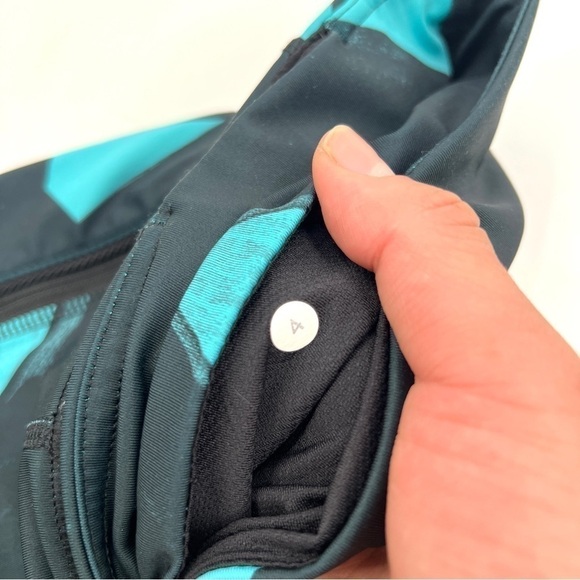 LULULEMON Woman's Two-Tone Blue Geometric Print Low Rise Active Leggings Size 4 - Picture 6 of 13